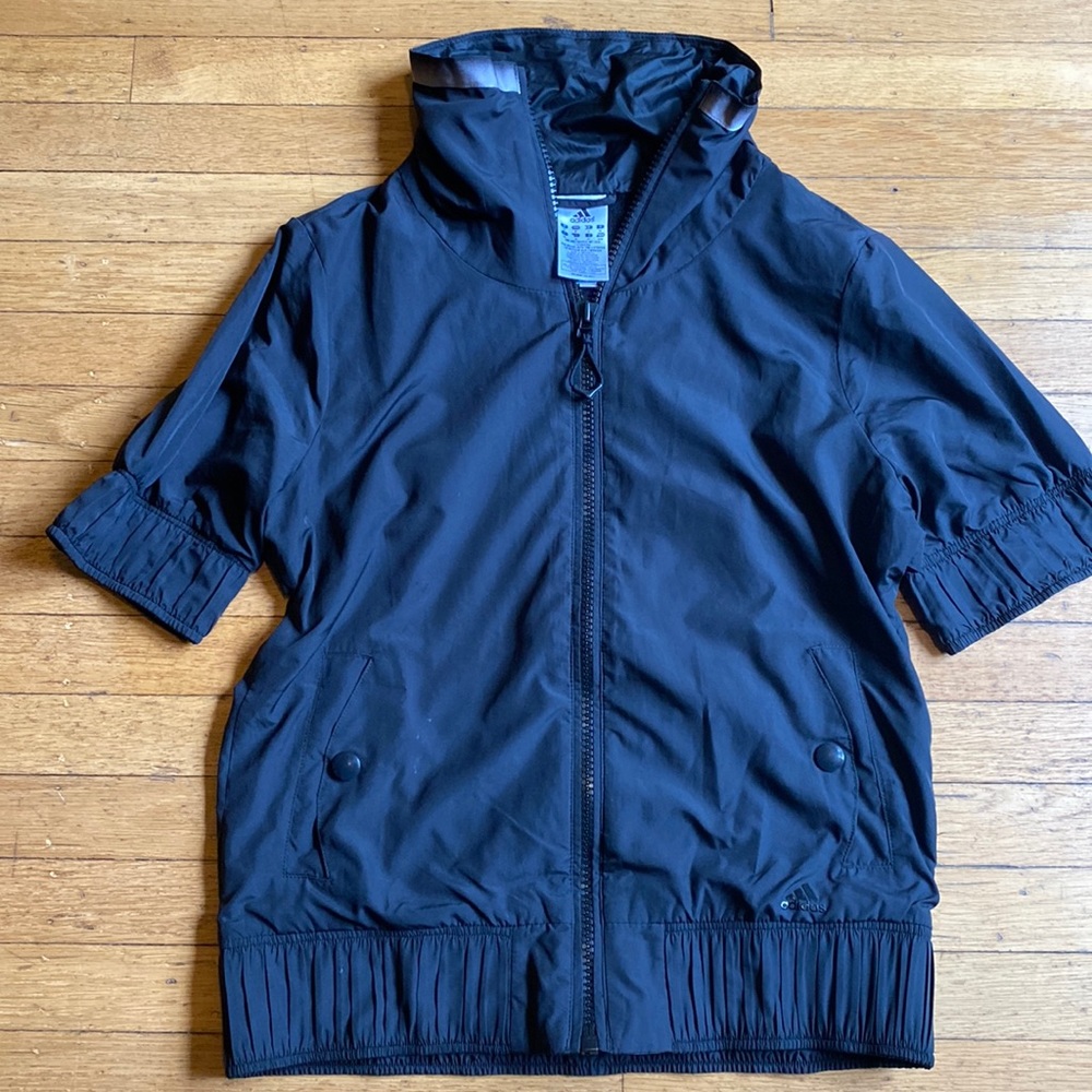 Women’s Adidas short sleeve zip up jacket light weight with fade neck trim M